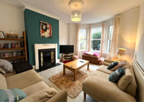 Charming cottage retreat with garden - sleeps 12